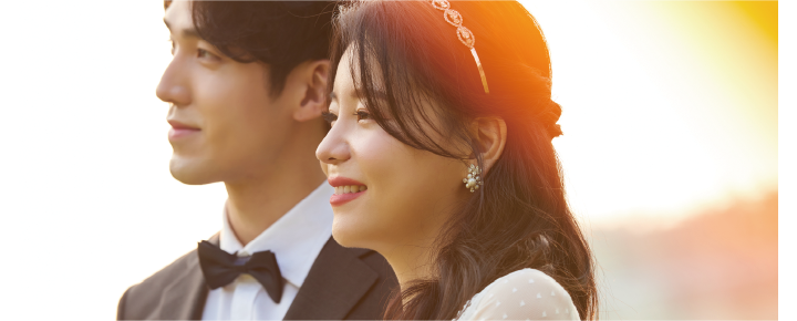 笑顔で結婚式を迎える