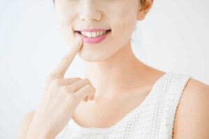 出っ歯を押してたら治った？自力で前歯は動かせる？疑問にお答えします！